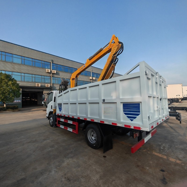 1suzu Dump Truck with 5 Ton Folding Arm Crane Mobile Crane Truck Lifting Equipment