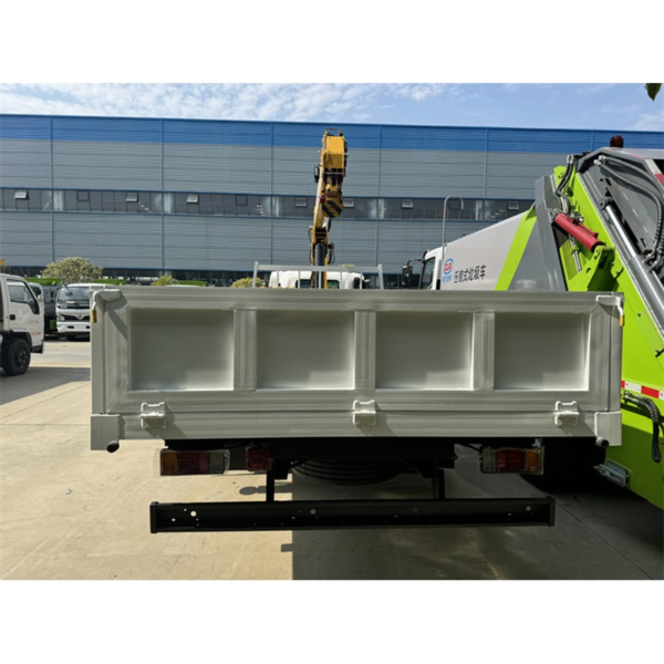Isuzu 4X2 Truck Mounted Crane Small 5 Ton Telescopic Boom Crane Truck for Sale