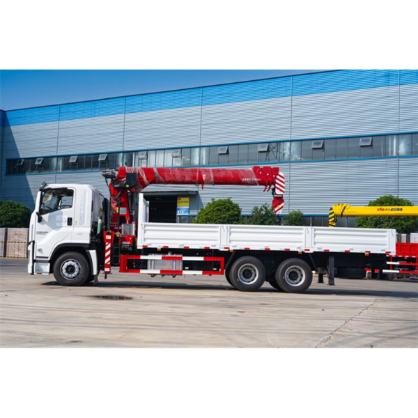 Isuzu Giga 6X4 Truck Mounted Crane 12 Ton Telescopic Boom Crane Truck for Sale