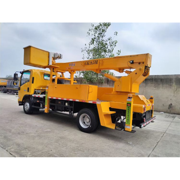 Brand New 1suzu 4X2 LHD 17m Insulated Aerial Platform Truck for Electrical Maintenance