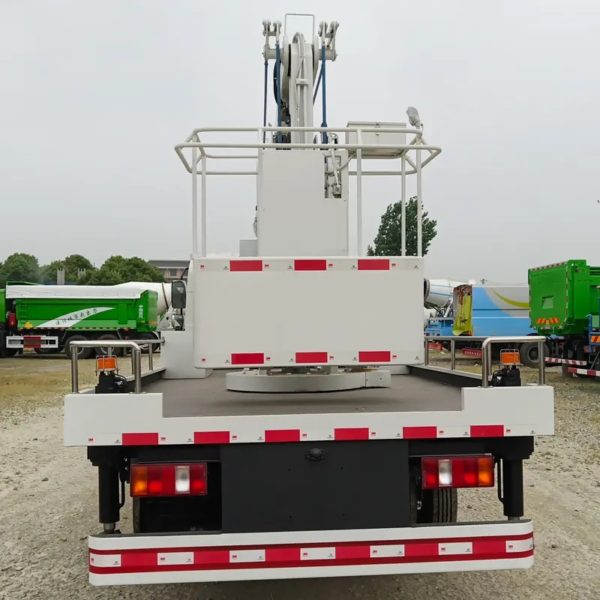 HOWO 4X2 Folding Arm High Altitude Aerial Working Platform Insulated Bucket Trucks for Sale