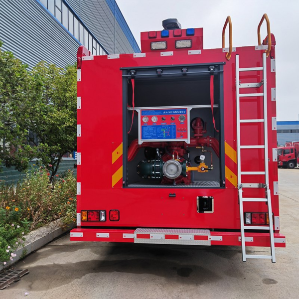China Factory Price HOWO 4X2 8cbm Emergency Fire Rescue Engine Water Tank Fire Fighting Truck