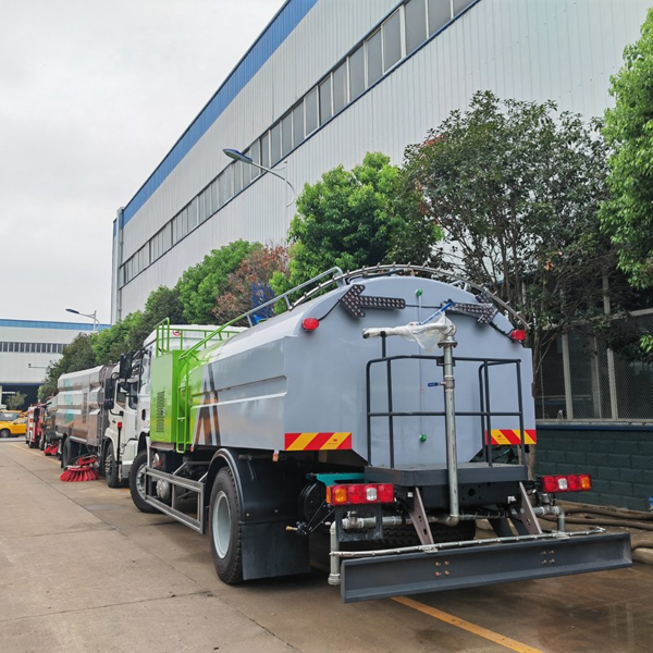 Dongfeng Watering Cart Factory Price 4X2 6 Wheels 15m3 Sprinkler Water Tank Truck Spray Bowser