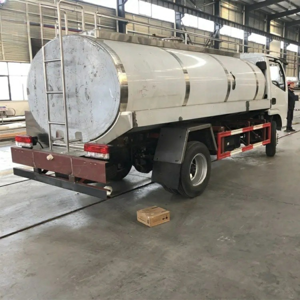 Dongfeng 4X2 Stainless Steel Tank Fresh Milk Tanker Truck 5000liters Small Milk Transport Tank Truck