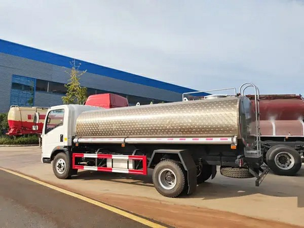 主图5 Sinotruck HOWO SS304 8cbm Fresh Water Transport Trucks for Sale