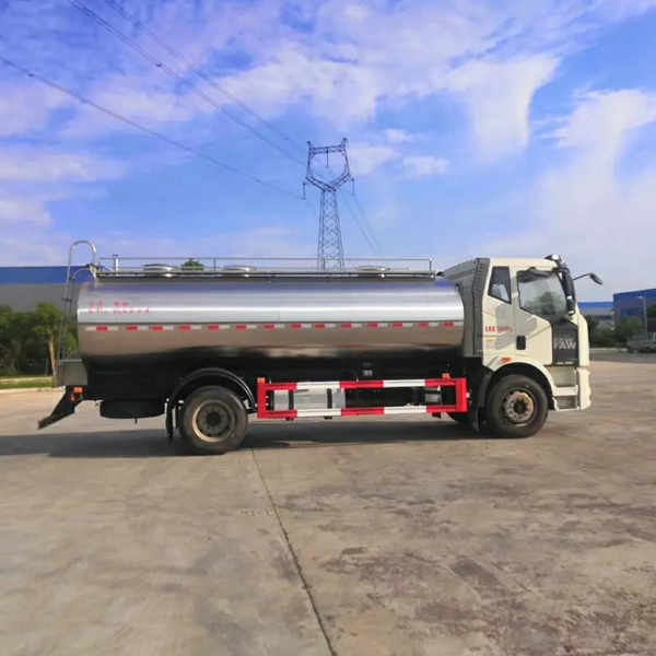 FAW Stainless Steel Water Tank Fresh Milk Tanker Truck Insulated 5000L Milk Tank Truck