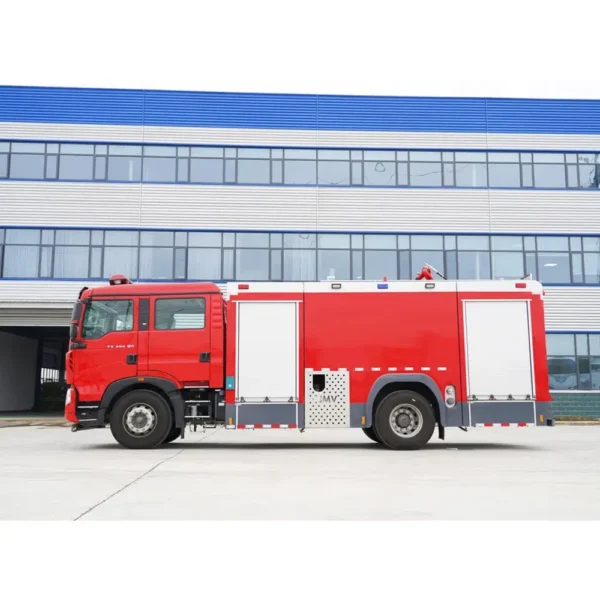 Factory Price HOWO Double Row off-Road 8000liters Fire Fighting Truck for Sale