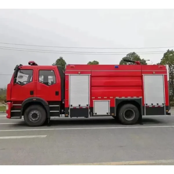 China Factory Price FAW 4X2 8 Cbm Fire Engine Fire Fighting Truck for Sale