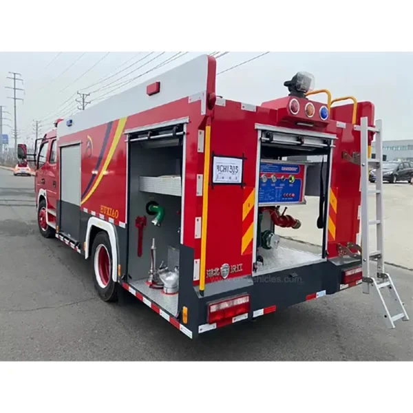 Factory Price Dongfeng DFAC Double Cab 5000 Liters 5 Cbm Fire Fighting Truck for Sale