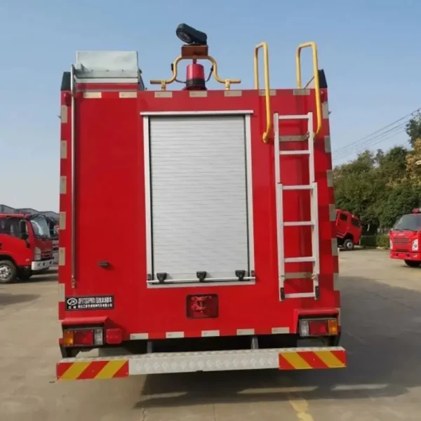 Isuzu Giga Fire Fighting Truck 8X4 Heavy-Duty Multi-Function Fire Engine Rescue Truck