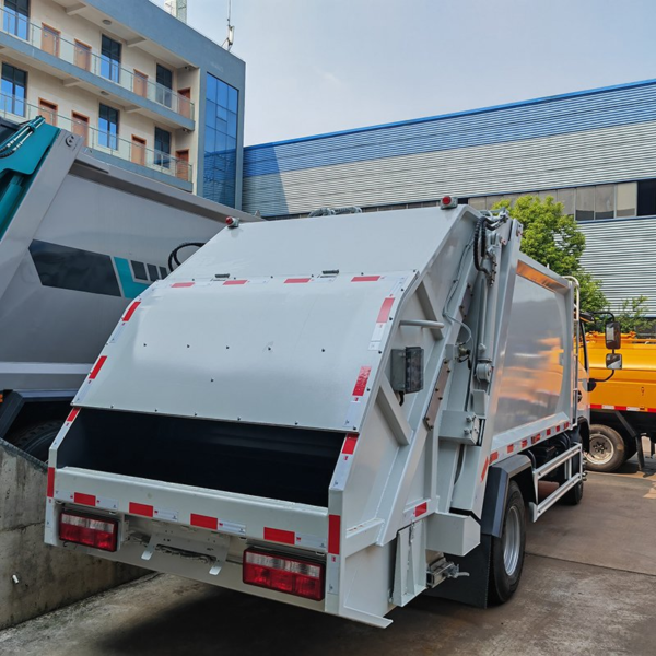 Dongfeng Garbage Recycling Energy Efficiency Compressed Refuse Compactor Truck