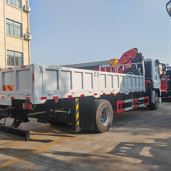 China 1suzu Giga 4X2 Folding Knuckle Boom Crane Truck for Sale