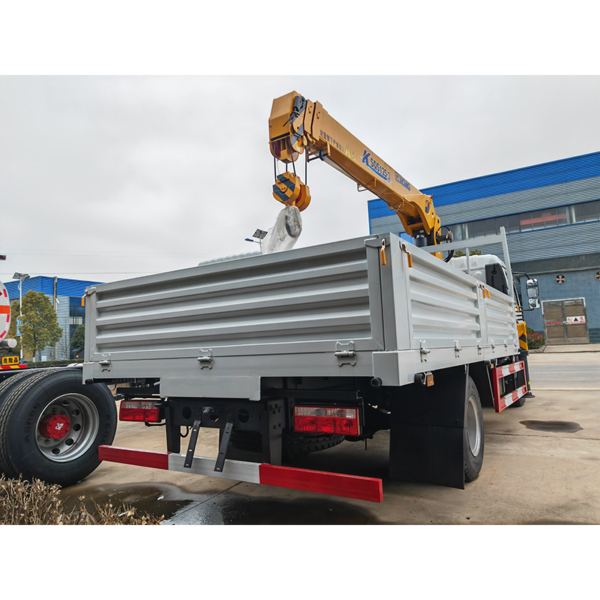China Factory Price Clw 4X2 5ton Truck Mounted Crane for Sale