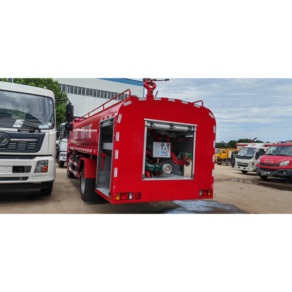 Factory Price 1suzu Small 4000L Water Tanker Fire Sprinkler Truck for Sale