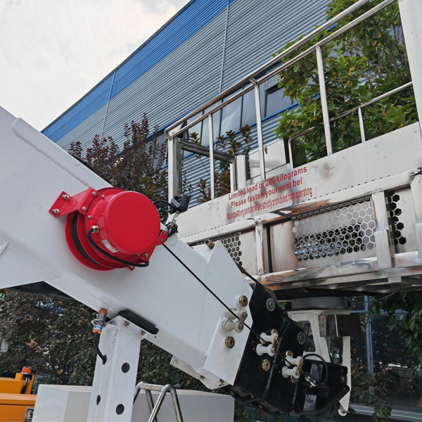 China Factory HOWO 22m Aerial Platform Work Vehicle Truck Mounted Aerial Work Platform