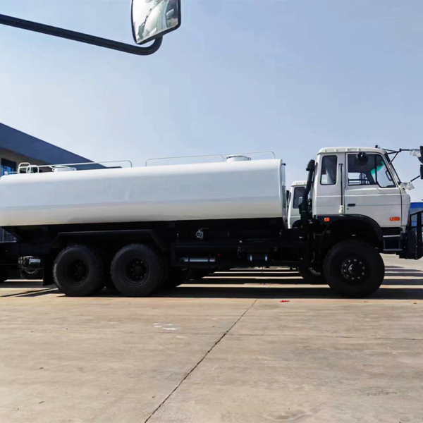 Factory Directly Supply Dongfeng 6X6 Water Sprinkler Truck Water Tank Truck Price