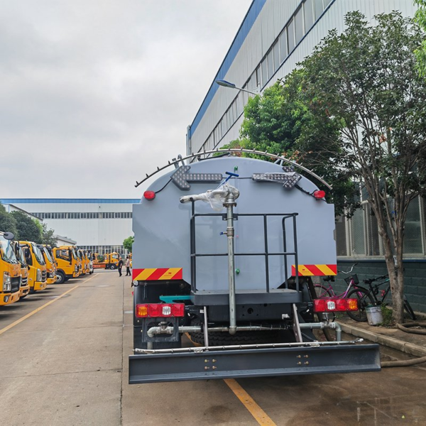 Dongfeng Watering Cart Factory Price 4X2 6 Wheels 15m3 Sprinkler Water Tank Truck Spray Bowser