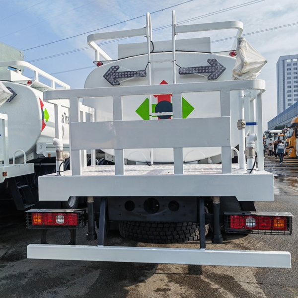 Shacman Water Sprinkler Truck 6X4 20cbm Spray Sprinkler Water Tank Truck for Sale