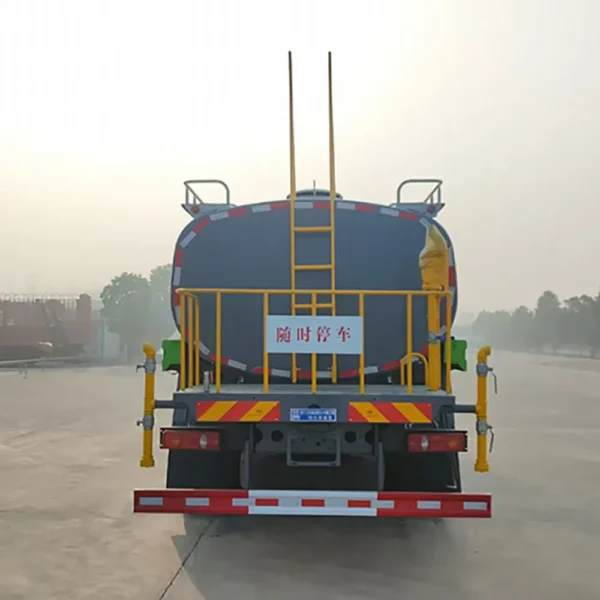 Clw Brand 25000L HOWO Water Tank Truck with Weichai Diesel Powerful Engine 20ton Water Bowser