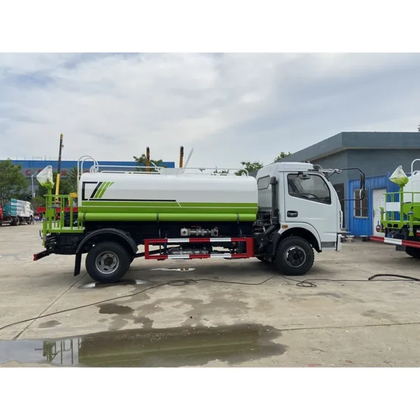 Factory Direct Sale Dongfeng 4X2 8000liters Water Tank Truck Garden Greening Sprinkler Truck
