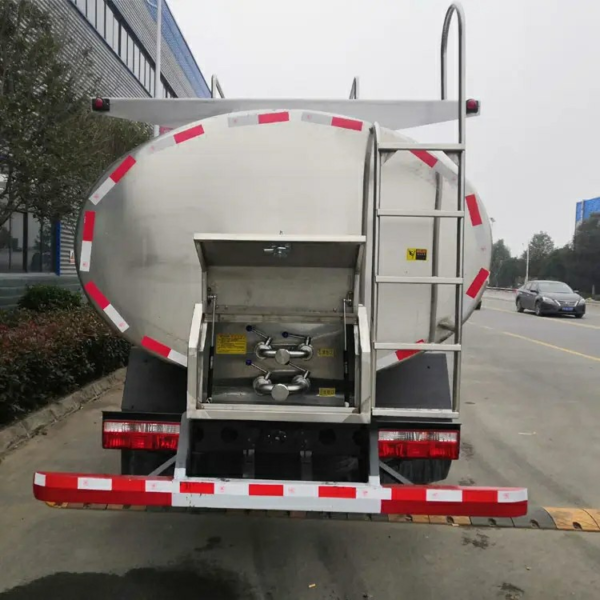 Dongfeng 6cbm Fresh Milk Beer Drinking Water Edible Oil Tank Storage Delivery Truck for Sale