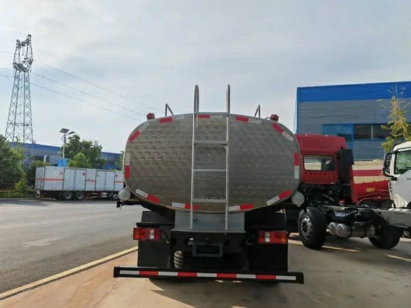 主图6 Sinotruck HOWO SS304 8cbm Fresh Water Transport Trucks for Sale