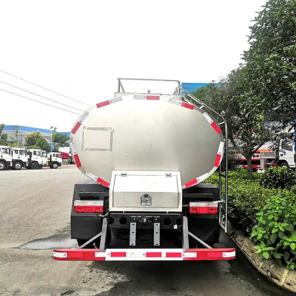 Dongfeng Fresh Milk Tanker Truck Farm Bulk Milk Liquid Delivery Tank Truck for Sale