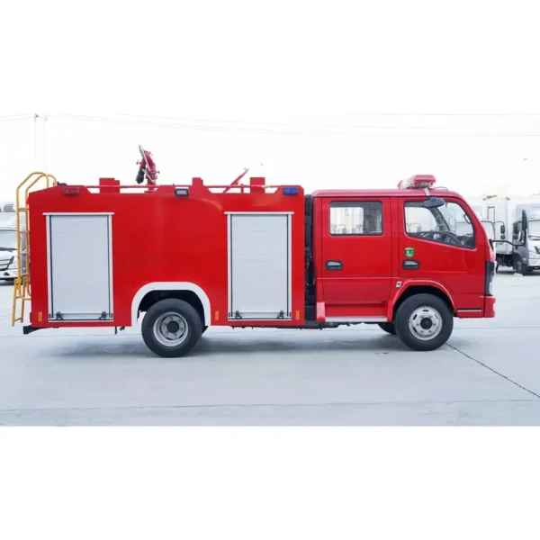 Low Price Dongfeng 3000L Mini Fire Fighting Truck for Sale