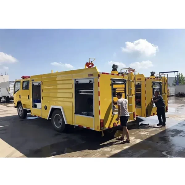 Isuzu Elf 3m3 Water and 1m3 Foam Fire Engine Fire Fighting Truck for Sale