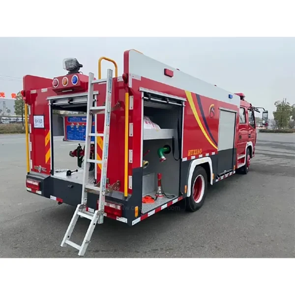 Factory Price Dongfeng DFAC Double Cab 5000 Liters 5 Cbm Fire Fighting Truck for Sale