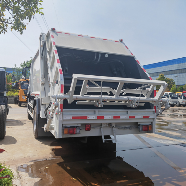 1suzu Giga 4X2 15cbm Compactor Garbage Truck Price