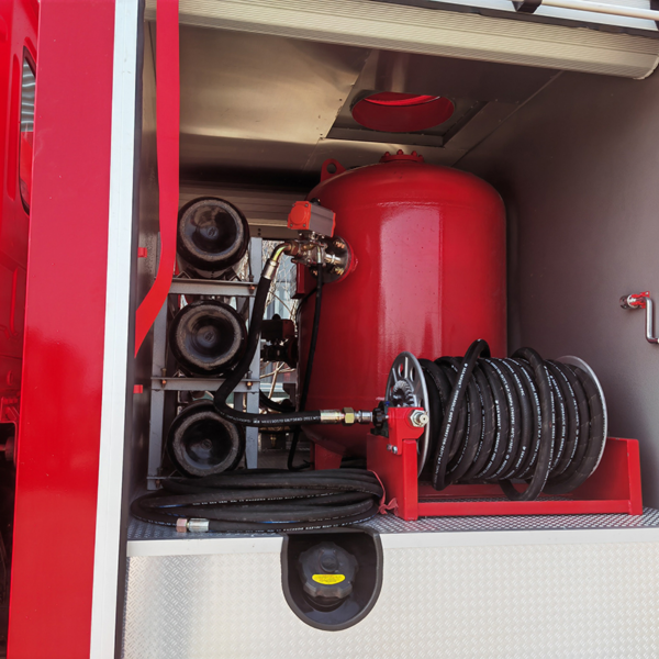 China Factory Dongfeng Fire Fighting Truck Fire Engine Specialized Vehicle Price